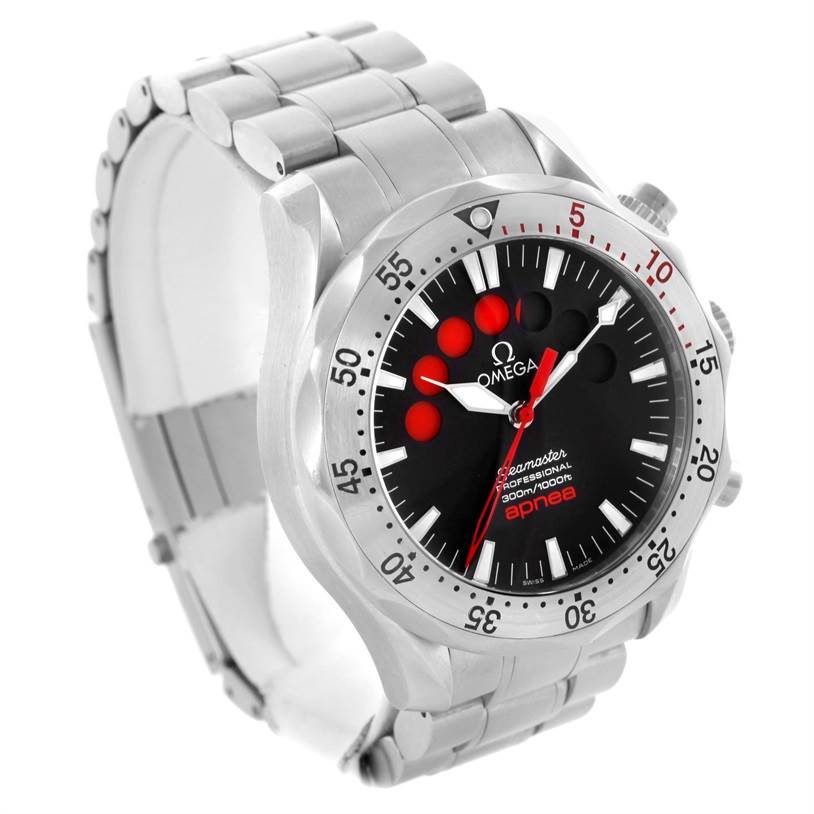 This image shows a front-angle view of the Omega Seamaster 2595.50.00 Men
s Stainless Steel Black Dial 2595.50.00 Men
s Stainless Steel Black Dial watch, highlighting the face, bezel, and metal bracelet.