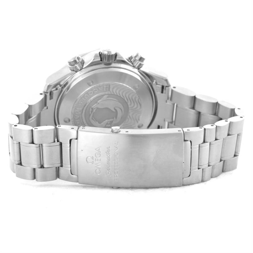 The image shows the back view and clasp of an Omega Seamaster 2595.50.00 Men
s Stainless Steel Black Dial 2595.50.00 Men
s Stainless Steel Black Dial watch.