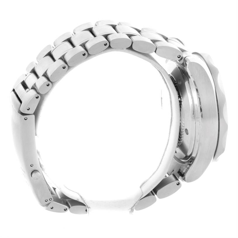 This side view image displays the band and case of an Omega Seamaster 2595.50.00 Men
s Stainless Steel Black Dial 2595.50.00 Men
s Stainless Steel Black Dial watch.