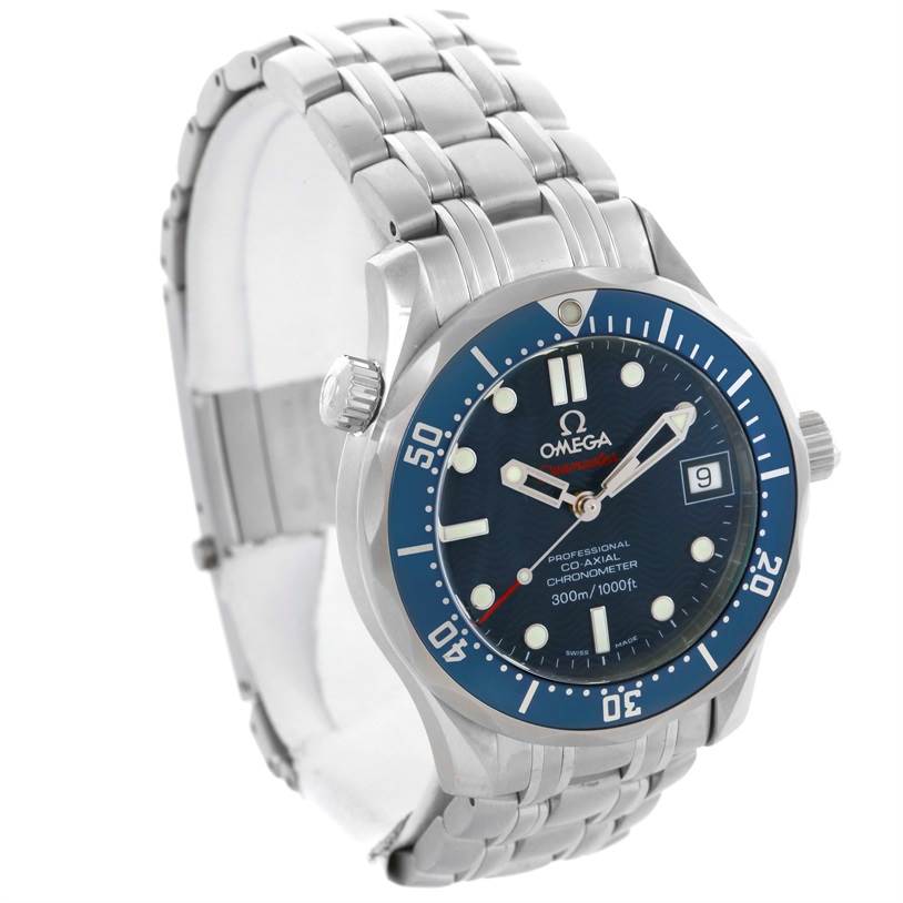 The image shows an angled view of an Omega Seamaster 2222.80.00 Men
s Stainless Steel Blue Dial 2222.80.00 Men
s Stainless Steel Blue Dial watch, displaying its face, bezel, crown, and bracelet.