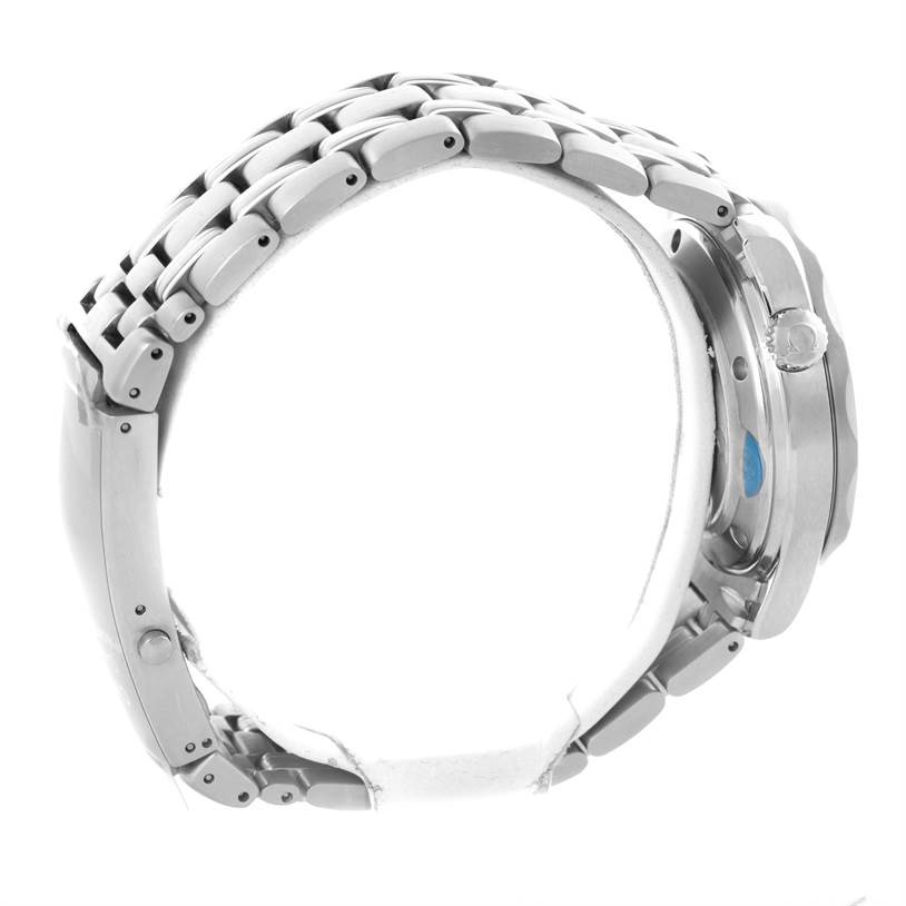 The image shows a side profile of the Omega Seamaster 2222.80.00 Men
s Stainless Steel Blue Dial 2222.80.00 Men
s Stainless Steel Blue Dial watch, focusing on its stainless steel bracelet and case.