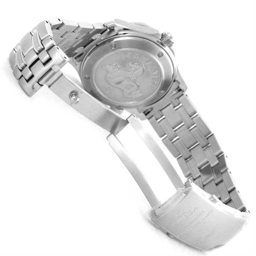 The image shows the back case and partially opened clasp of an Omega Seamaster 2222.80.00 Men
s Stainless Steel Blue Dial 2222.80.00 Men
s Stainless Steel Blue Dial watch.