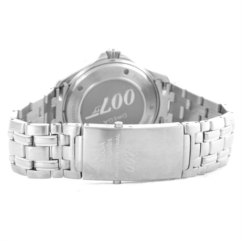 The image shows the back and clasp of an Omega Seamaster 2226.80.00 Men
s Stainless Steel Blue Dial 2226.80.00 Men
s Stainless Steel Blue Dial watch, highlighting its case back and stainless steel bracelet.