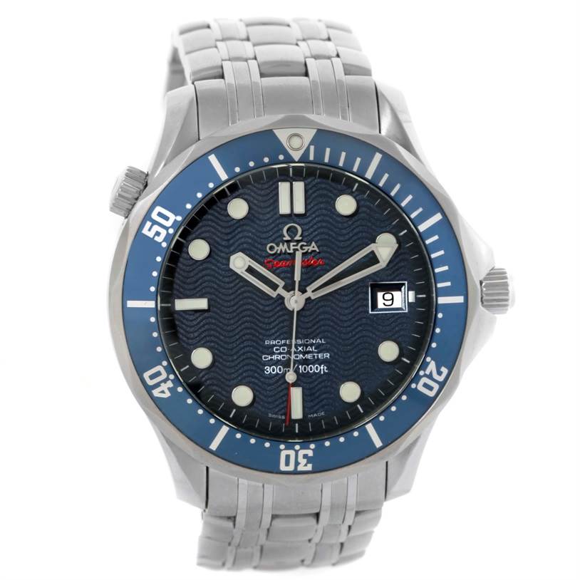 This image shows the front view of an Omega Seamaster 2220.80.00 Men
s Stainless Steel Blue Dial 2220.80.00 Men
s Stainless Steel Blue Dial watch, highlighting its dial, bezel, hands, and bracelet.