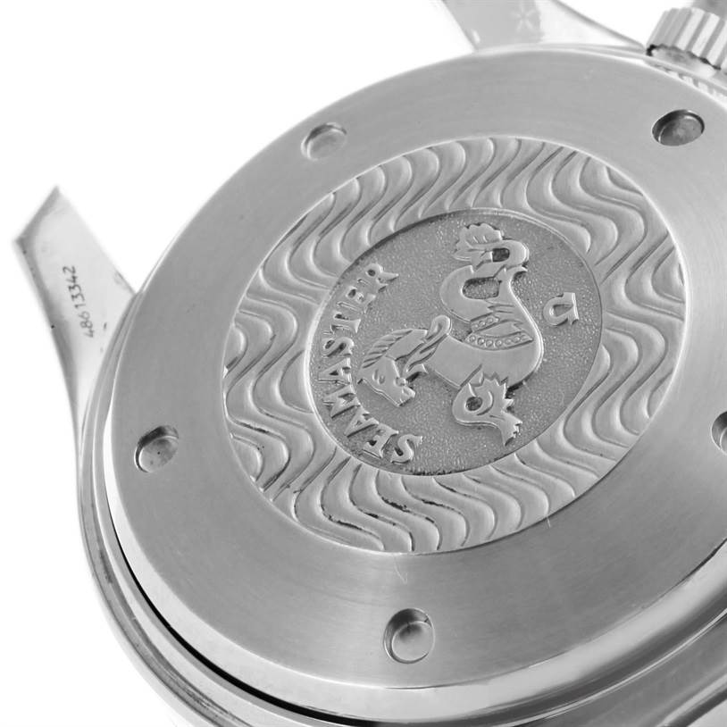 This image shows a close-up of the case back of the Omega Seamaster 2599.80.00 Men
s Stainless Steel Blue Dial 2599.80.00 Men
s Stainless Steel Blue Dial watch, featuring its textured logo and wave design.