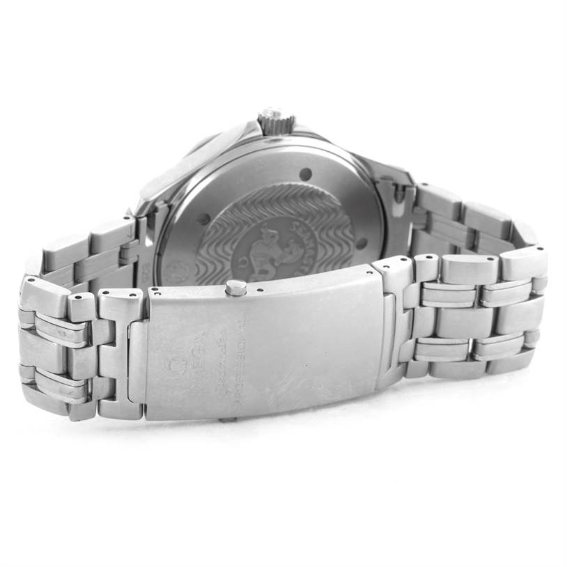 The image shows the back and bracelet of an Omega Seamaster 2531.80.00 Men
s Stainless Steel Blue Dial 2531.80.00 Men
s Stainless Steel Blue Dial watch with the clasp and case back displayed.