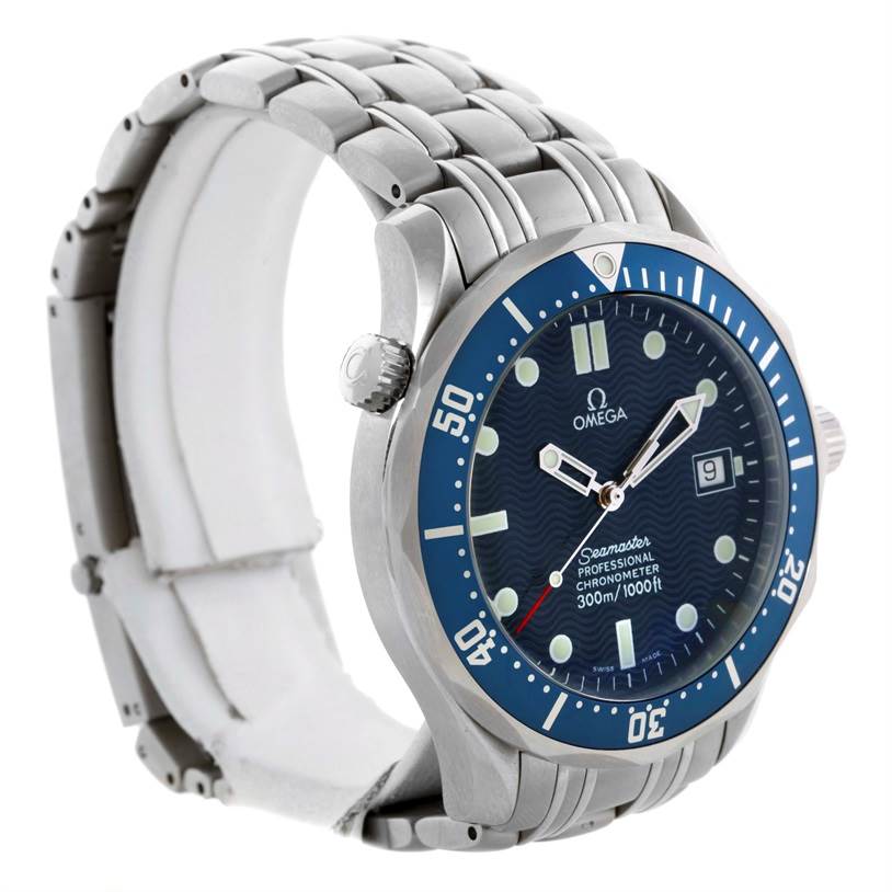 The image shows a side angle of the Omega Seamaster 2531.80.00 Men
s Stainless Steel Blue Dial 2531.80.00 Men
s Stainless Steel Blue Dial watch, highlighting the face, bezel, and metal bracelet.