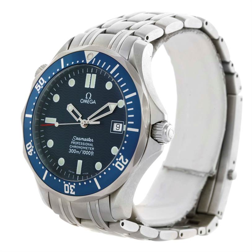 The image shows an angled front view of the Omega Seamaster 2531.80.00 Men
s Stainless Steel Blue Dial 2531.80.00 Men
s Stainless Steel Blue Dial watch, displaying its face, bezel, crown, and stainless steel bracelet.