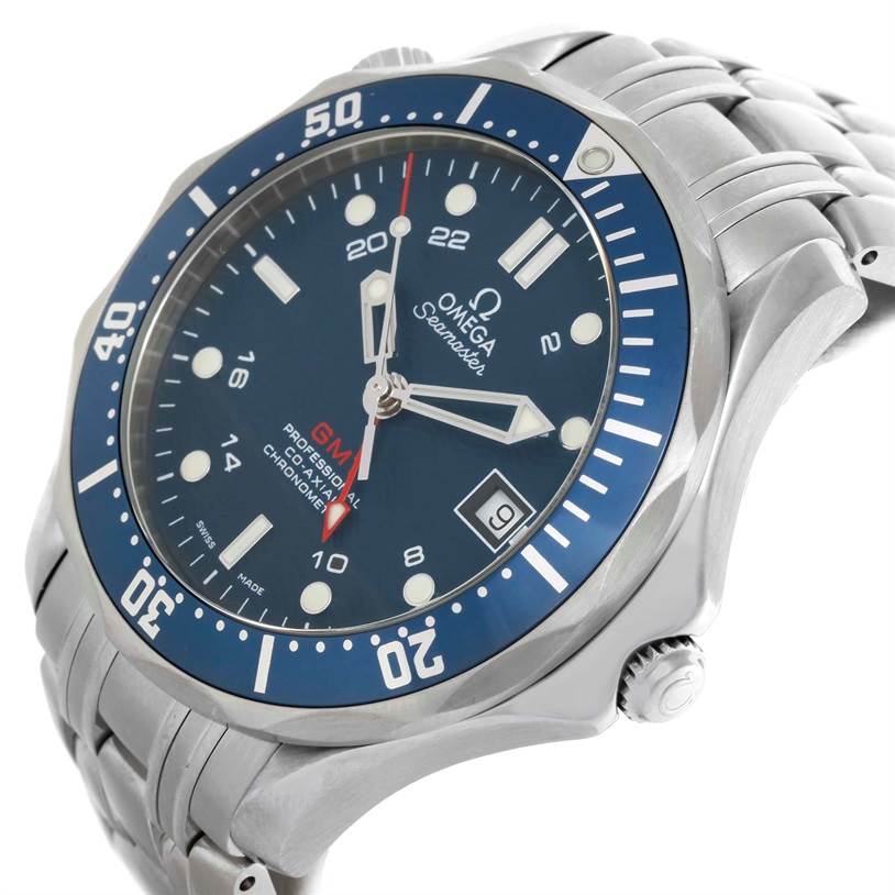 The image shows a close-up angle of an Omega Seamaster 2535.80.00 Men
s Stainless Steel Blue Dial 2535.80.00 Men
s Stainless Steel Blue Dial watch, highlighting the dial, bezel, case, and part of the bracelet.