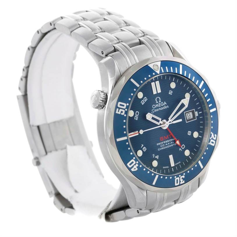 The image shows an angled side view of the Omega Seamaster 2535.80.00 Men
s Stainless Steel Blue Dial 2535.80.00 Men
s Stainless Steel Blue Dial watch, displaying its dial, bezel, crown, and bracelet.