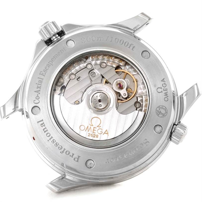 This image shows the back case of an Omega Seamaster 2535.80.00 Men
s Stainless Steel Blue Dial 2535.80.00 Men
s Stainless Steel Blue Dial watch, revealing its internal mechanical movement.