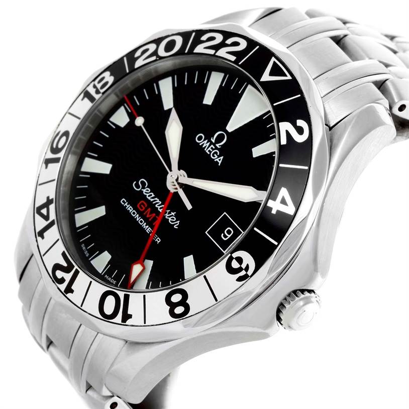 The image shows an angled view of the dial, bezel, and part of the bracelet of the Omega Seamaster 2534.50.00 Men's Stainless Steel Black Dial 2534.50.00 Men's Stainless Steel Black Dial watch.