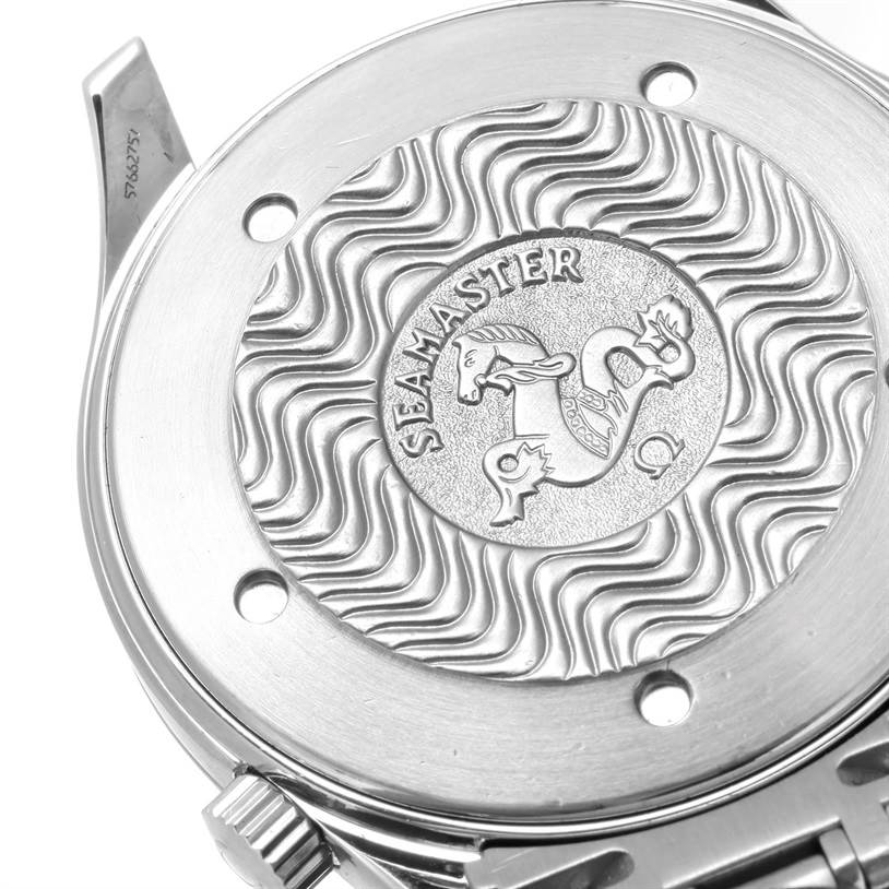 The image shows the back case of an Omega Seamaster 2541.80.00 Men
s Stainless Steel Blue Dial 2541.80.00 Men
s Stainless Steel Blue Dial watch, highlighting the engraved logo and wavy design.