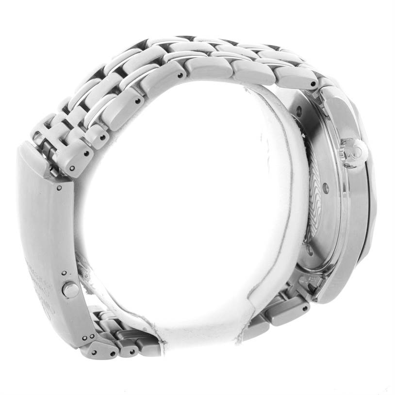 The image shows the side view of the Omega Seamaster 2541.80.00 Men
s Stainless Steel Blue Dial 2541.80.00 Men
s Stainless Steel Blue Dial watch, highlighting its metal bracelet and part of the case back.