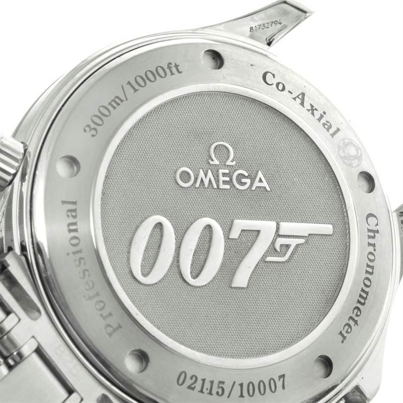 The image shows the back of an Omega Seamaster 2226.80.00 Men
s Stainless Steel Blue Dial 2226.80.00 Men
s Stainless Steel Blue Dial watch, displaying "007" branding and specifications.