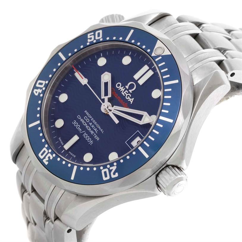 This image shows a close-up angle of the Omega Seamaster 2222.80.00 Men
s Stainless Steel Blue Dial 2222.80.00 Men
s Stainless Steel Blue Dial watch, focusing on the dial, bezel, and part of the bracelet.