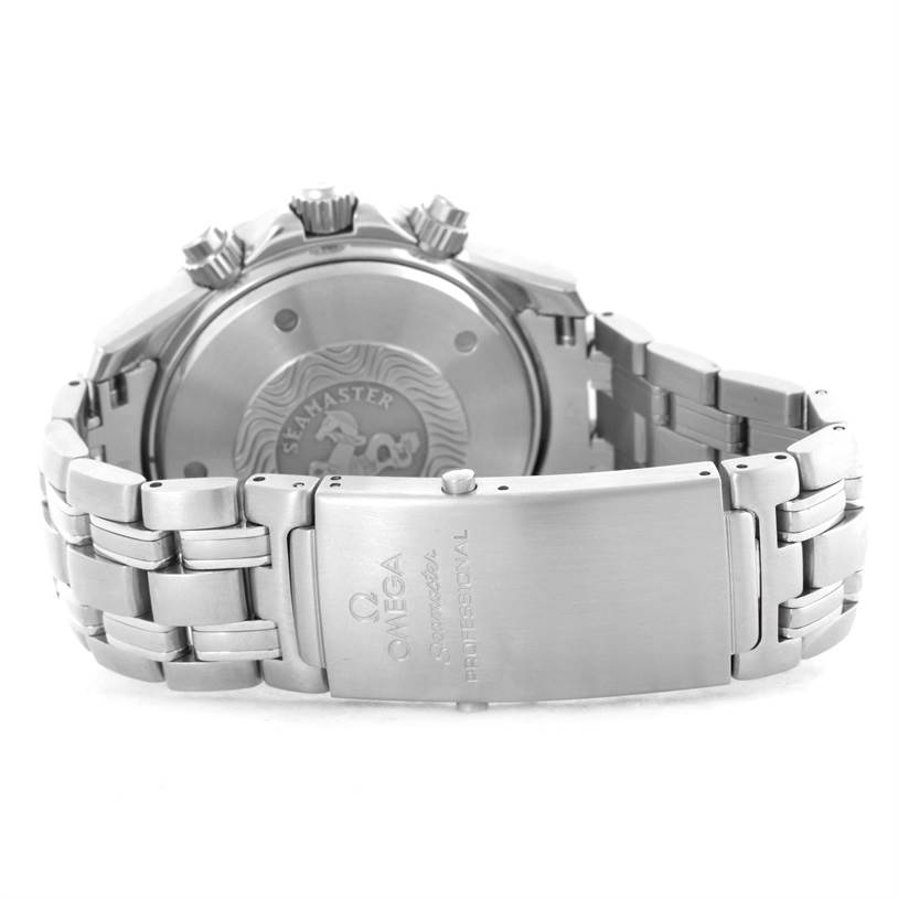 The image shows the back view of an Omega Seamaster 2599.80.00 Men
s Stainless Steel Blue Dial 2599.80.00 Men
s Stainless Steel Blue Dial watch, highlighting the clasp and case back.