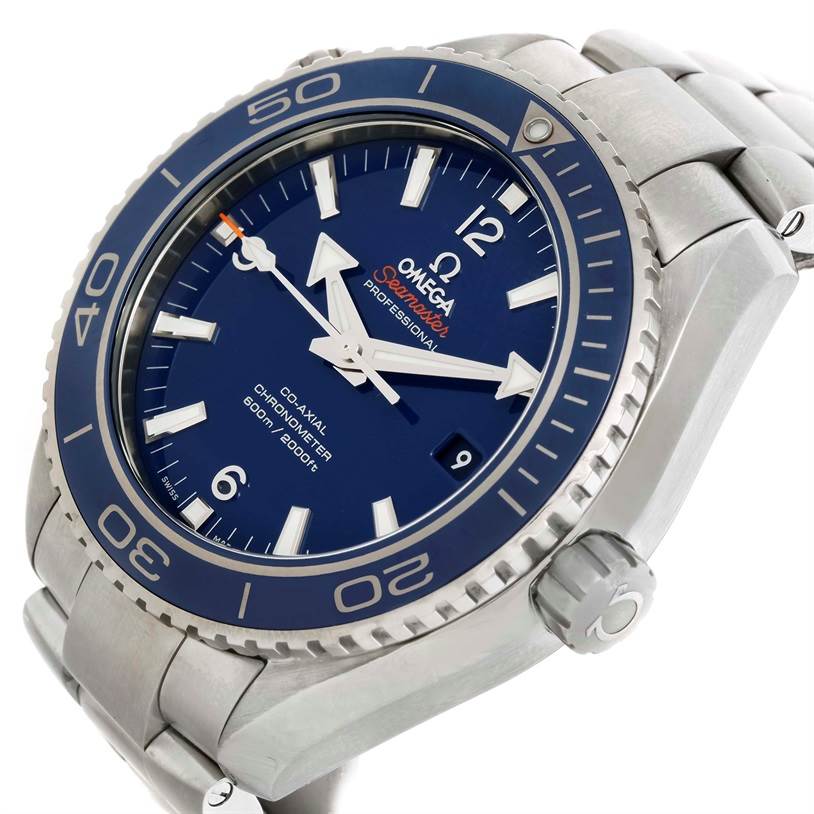 The image shows an angled view of the Omega Seamaster 232.90.46.21.03.001 Men
s Titanium Blue Dial 232.90.46.21.03.001 Men
s Titanium Blue Dial watch, highlighting its bezel, dial, and metal bracelet.