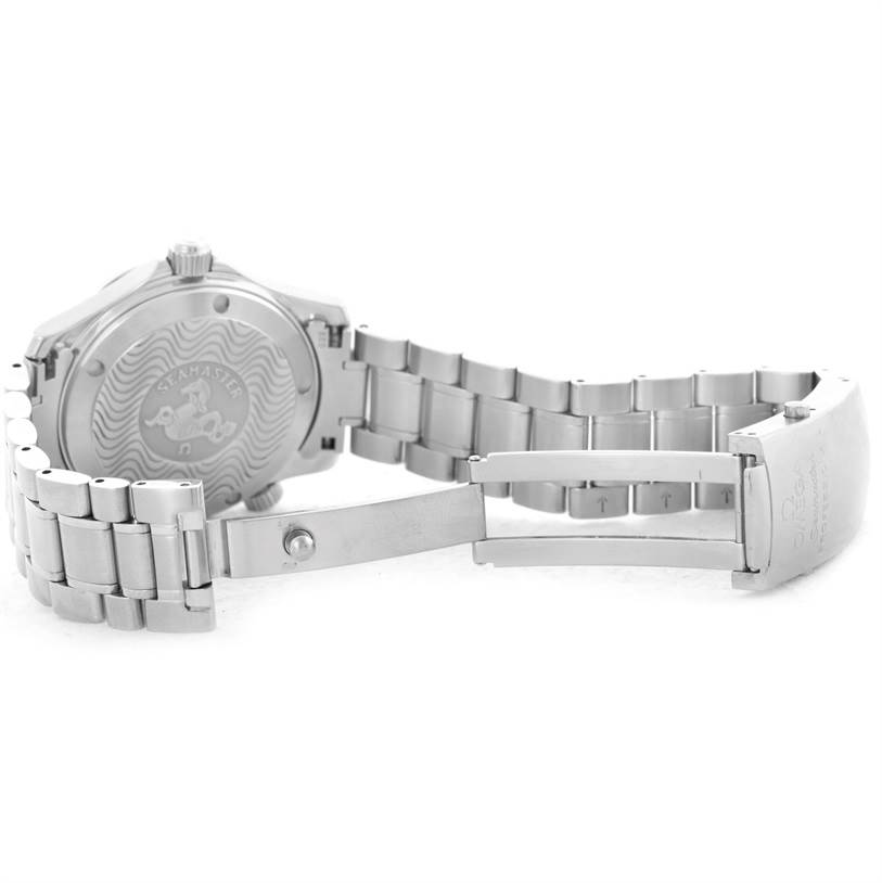 This image shows the back view and the open clasp of an Omega Seamaster 2252.50.00 Men
s Stainless Steel Black Dial 2252.50.00 Men
s Stainless Steel Black Dial watch with a metal bracelet.