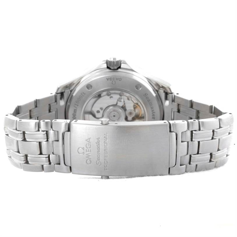 The image shows the back view and clasp of an Omega Seamaster 2535.80.00 Men
s Stainless Steel Blue Dial 2535.80.00 Men
s Stainless Steel Blue Dial watch, highlighting its metal bracelet and transparent case back.