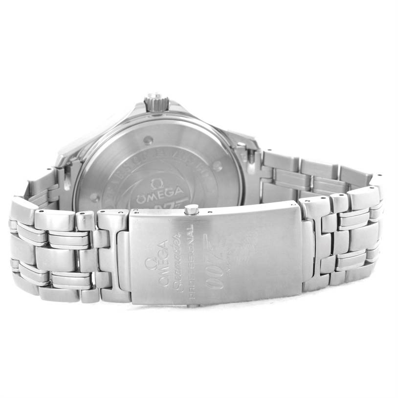 The image shows the back and clasp of the Omega Seamaster 2537.80.00 Men
s Stainless Steel Blue Dial 2537.80.00 Men
s Stainless Steel Blue Dial watch, focusing on the metal bracelet and engraved details.