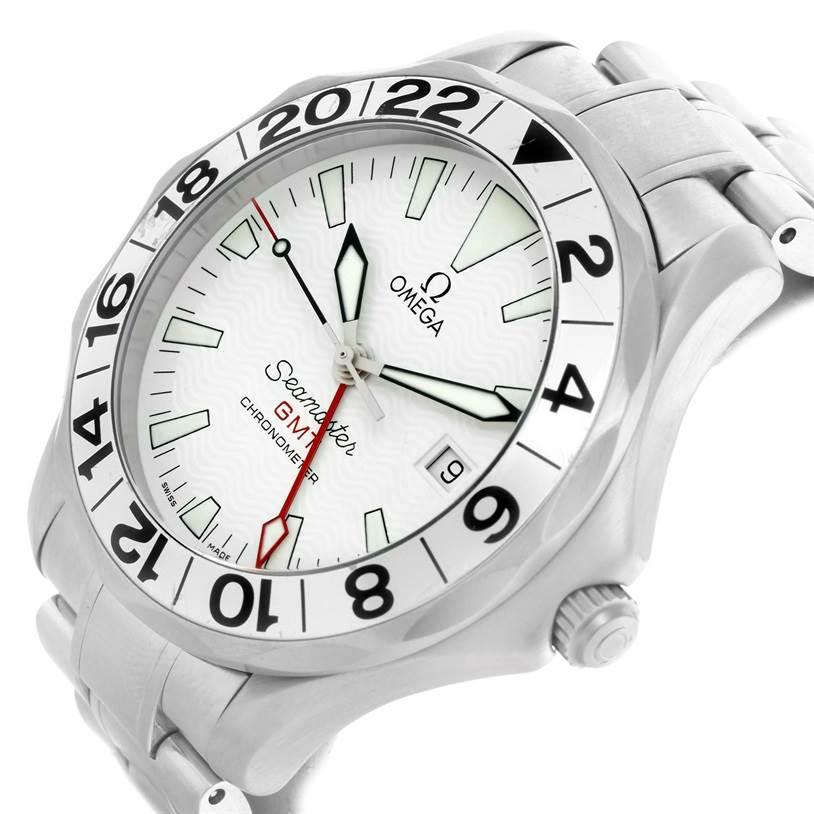 The image shows an angled close-up of the Omega Seamaster 2538.20.00 Men's Stainless Steel White Dial 2538.20.00 Men's Stainless Steel White Dial watch, highlighting the face, bezel, and partial bracelet.