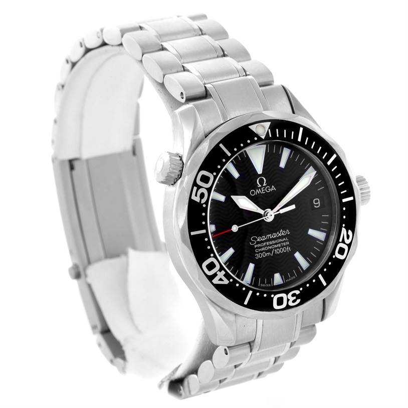 The image shows an angled view of the Omega Seamaster 2252.50.00 Men
s Stainless Steel Black Dial 2252.50.00 Men
s Stainless Steel Black Dial watch, focusing on the dial, bezel, and part of the stainless steel bracelet.