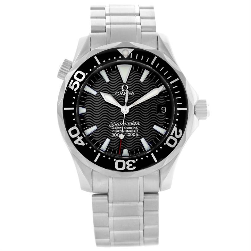 This image shows a front view of the Omega Seamaster 2252.50.00 Men
s Stainless Steel Black Dial 2252.50.00 Men
s Stainless Steel Black Dial watch, highlighting the face, bezel, and bracelet.