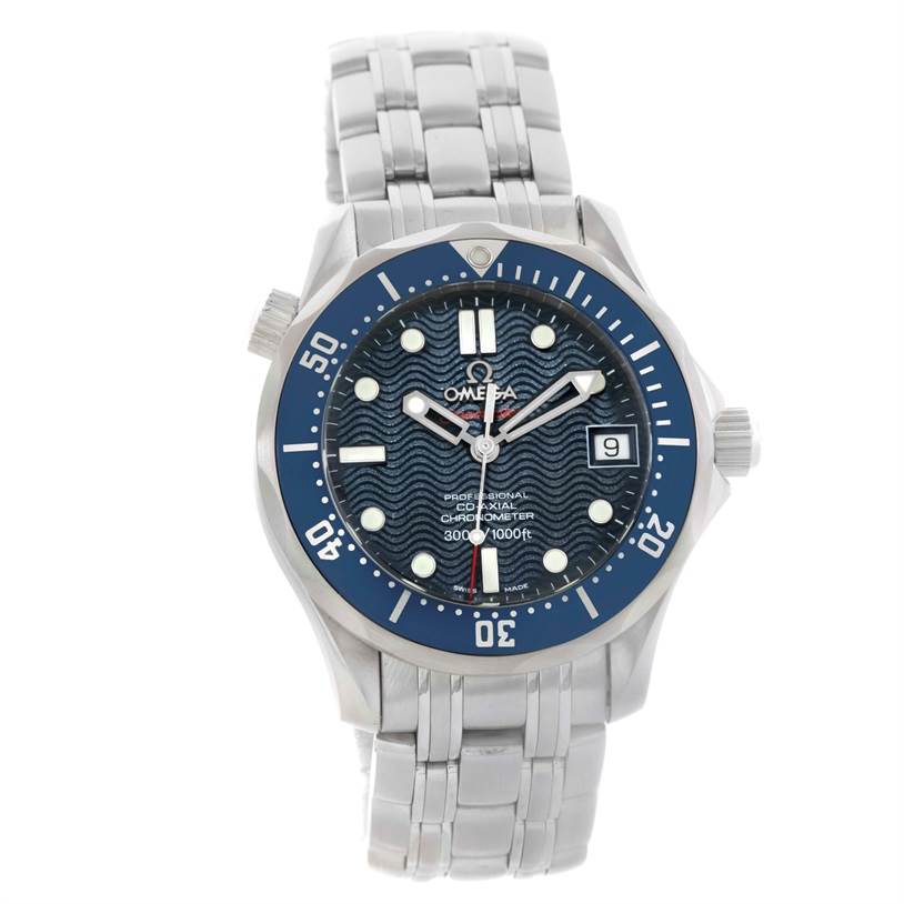 This image shows the front view of an Omega Seamaster 2222.80.00 Men
s Stainless Steel Blue Dial 2222.80.00 Men
s Stainless Steel Blue Dial watch featuring the dial, bezel, crown, and metal bracelet.