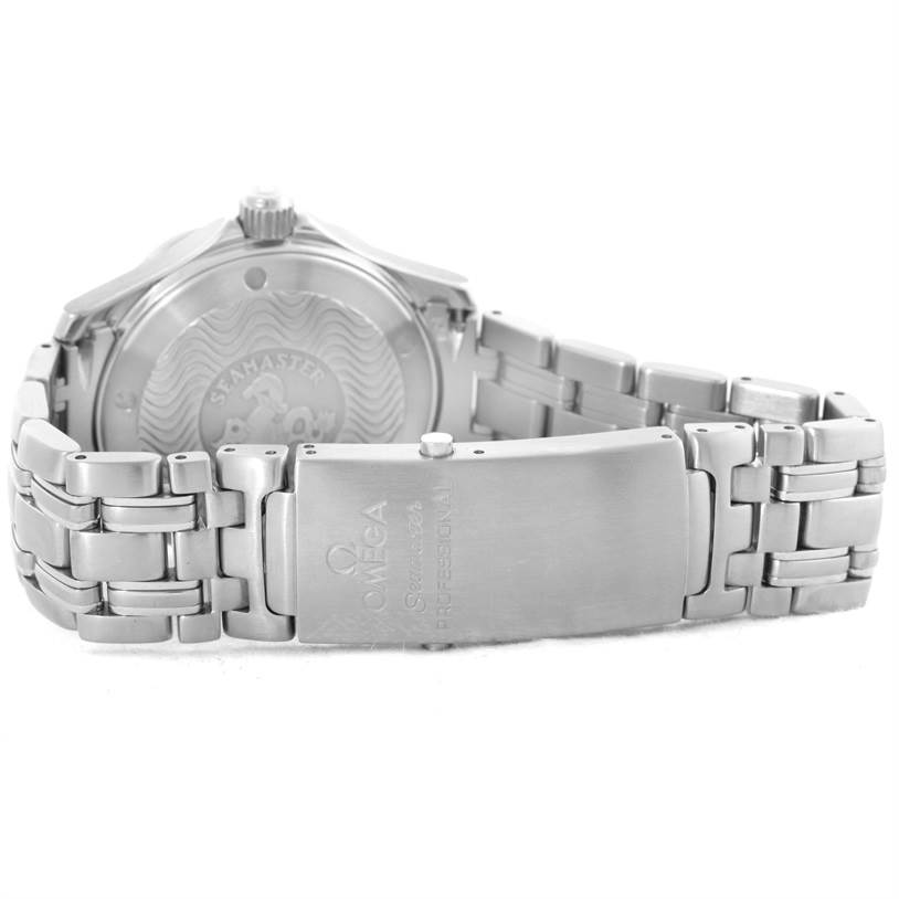 The image shows the clasp and case back of an Omega Seamaster 2561.80.00 Men
s Stainless Steel Blue Dial 2561.80.00 Men
s Stainless Steel Blue Dial watch, highlighting the bracelet and engraved back.