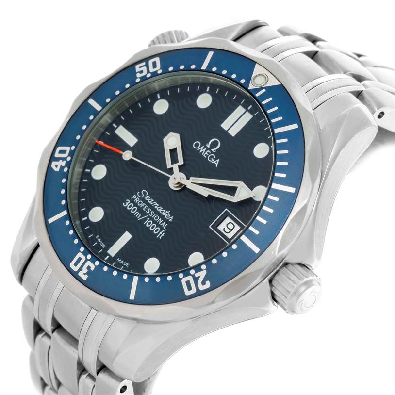 This is a close-up of the Omega Seamaster 2561.80.00 Men
s Stainless Steel Blue Dial 2561.80.00 Men
s Stainless Steel Blue Dial watch, showing the dial, bezel, crown, and part of the bracelet.