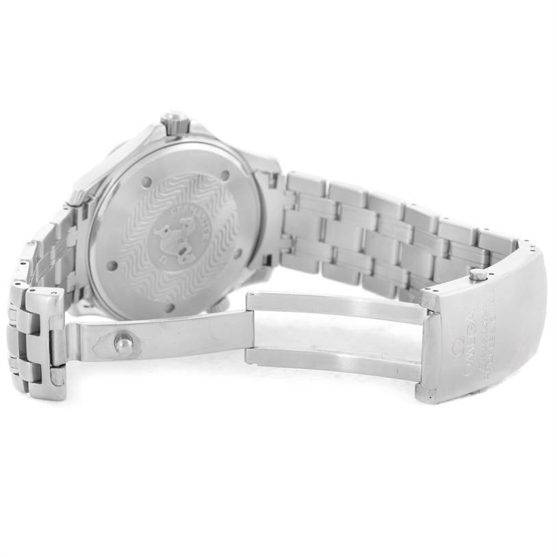 The image shows the back and bracelet of an Omega Seamaster 2532.80.00 Men
s Stainless Steel Grey Dial 2532.80.00 Men
s Stainless Steel Grey Dial watch, highlighting its case back and partly open clasp.