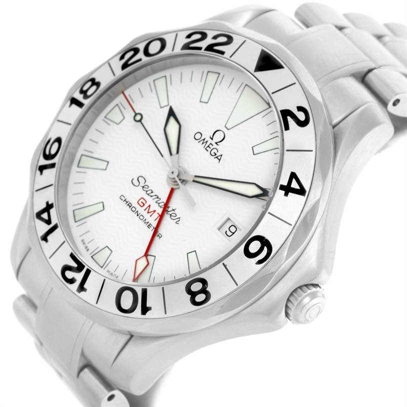 This image shows an Omega Seamaster 2538.20.00 Men
s Stainless Steel White Dial 2538.20.00 Men
s Stainless Steel White Dial GMT watch at an angle highlighting the face, bezel, crown, and part of the bracelet.