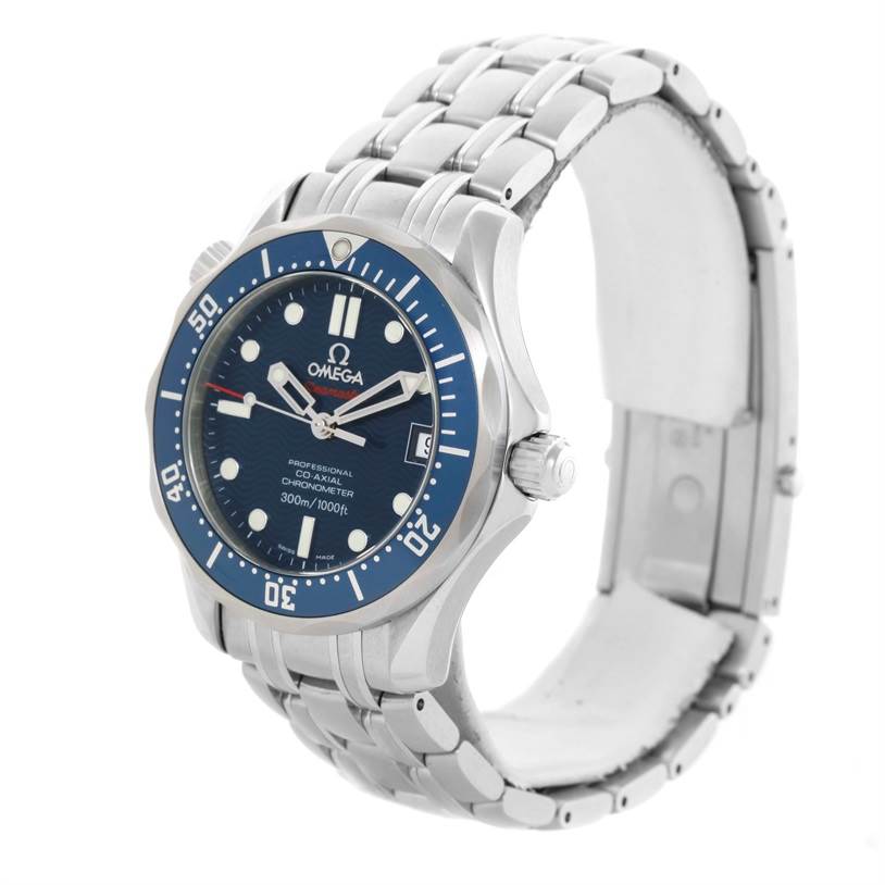 The photo shows an angled view of the Omega Seamaster 2222.80.00 Men
s Stainless Steel Blue Dial 2222.80.00 Men
s Stainless Steel Blue Dial watch, highlighting the face, bezel, hands, bracelet, and clasp.