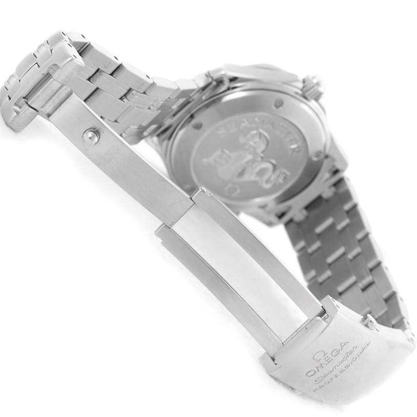 The image shows the back case and clasp of an Omega Seamaster 2222.80.00 Men
s Stainless Steel Blue Dial 2222.80.00 Men
s Stainless Steel Blue Dial watch, focusing on the bracelet and deployment clasp mechanism.