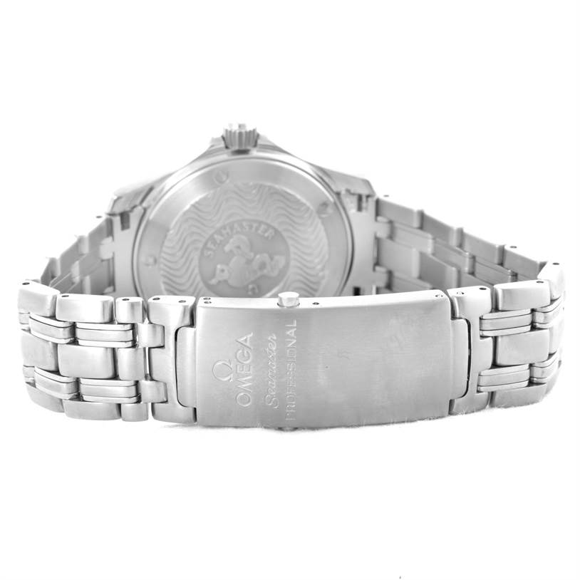 This image shows the Omega Seamaster 2561.80.00 Men
s Stainless Steel Blue Dial 2561.80.00 Men
s Stainless Steel Blue Dial watch from the back, focusing on the clasp and bracelet.