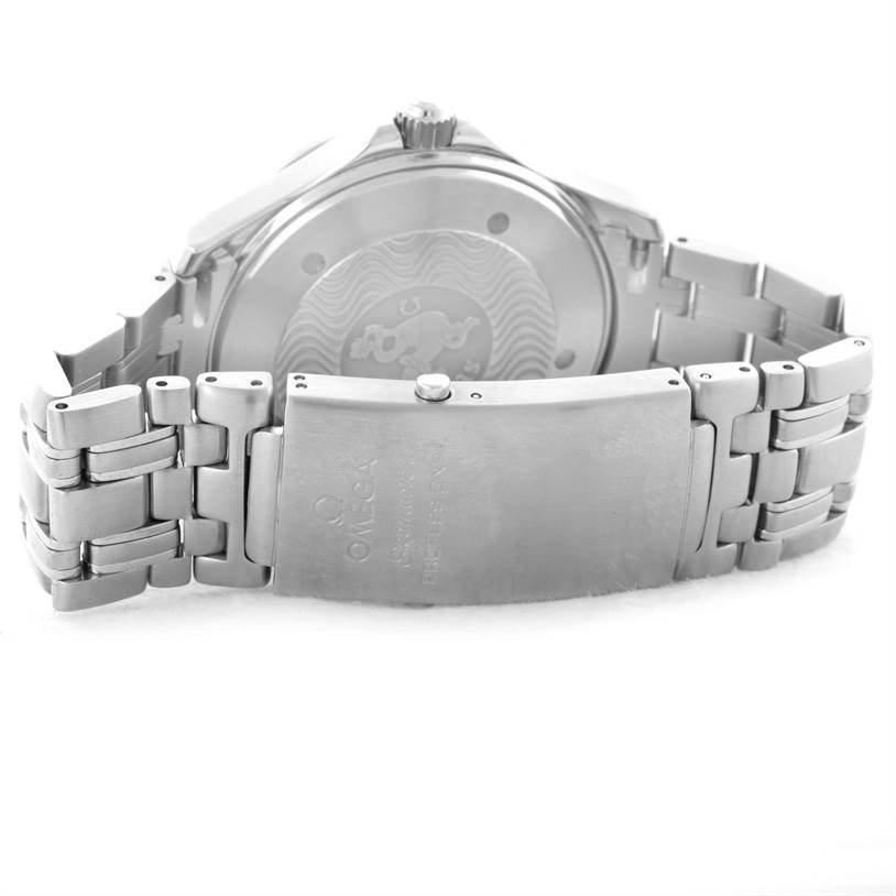 The image shows the back and clasp of the Omega Seamaster 2531.80.00 Men
s Stainless Steel Blue Dial 2531.80.00 Men
s Stainless Steel Blue Dial watch, focusing on its stainless steel case and bracelet.