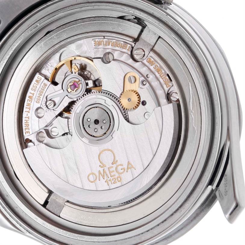 The image shows a close-up of the Omega Seamaster 2531.80.00 Men
s Stainless Steel Blue Dial 2531.80.00 Men
s Stainless Steel Blue Dial watch
s movement and internal mechanical parts.