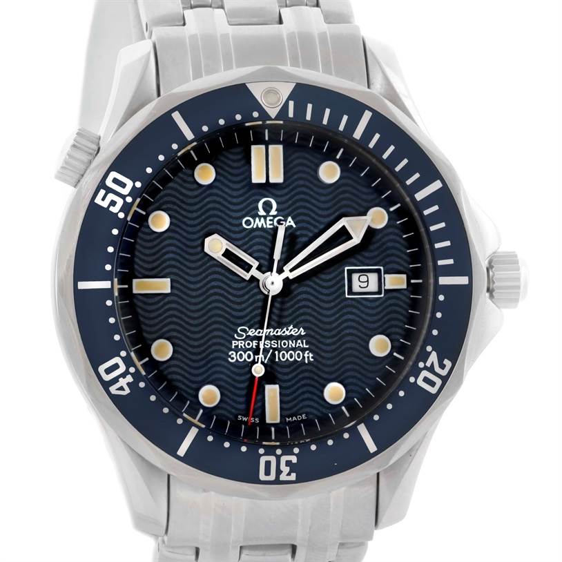 The image shows the front view of an Omega Seamaster 2541.80.00 Men
s Stainless Steel Blue Dial 2541.80.00 Men
s Stainless Steel Blue Dial watch, highlighting the face, bezel, and bracelet.