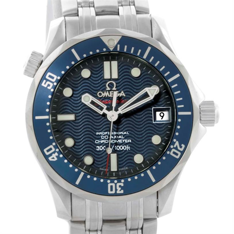 The image shows a frontal view of an Omega Seamaster 2222.80.00 Men
s Stainless Steel Blue Dial 2222.80.00 Men
s Stainless Steel Blue Dial watch, displaying its face, bezel, and part of the metal bracelet.