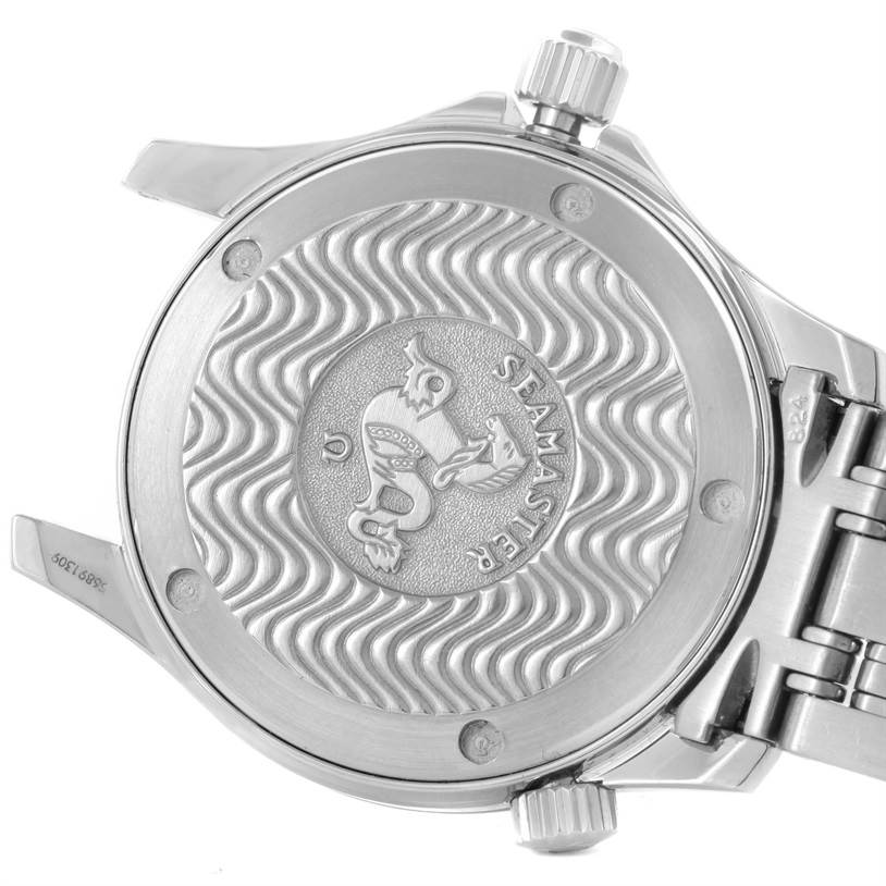 The image shows the case back of the Omega Seamaster 2561.80.00 Men
s Stainless Steel Blue Dial 2561.80.00 Men
s Stainless Steel Blue Dial watch, detailing its engraved logo and part of the bracelet.