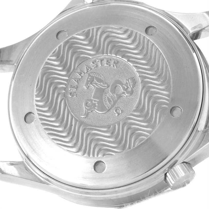 The image shows the back case of an Omega Seamaster 2531.80.00 Men
s Stainless Steel Blue Dial 2531.80.00 Men
s Stainless Steel Blue Dial watch, highlighting the emblem and wave pattern.