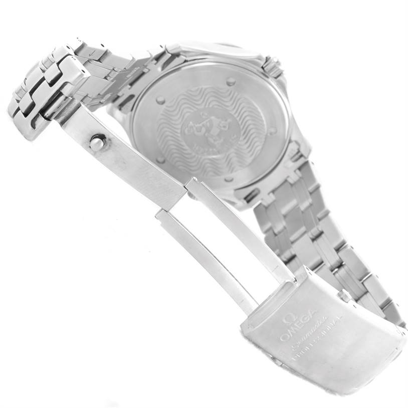 The image shows the backside and clasp of an Omega Seamaster 2531.80.00 Men
s Stainless Steel Blue Dial 2531.80.00 Men
s Stainless Steel Blue Dial watch, including the bracelet and case back.