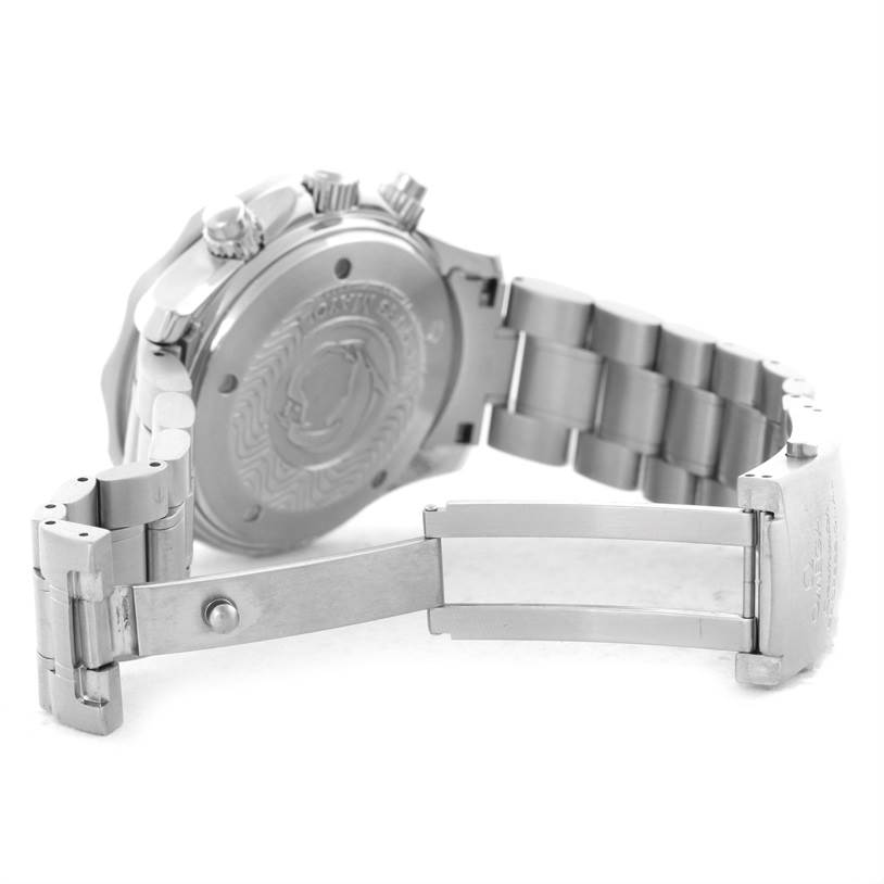 This image shows the back case and open clasp of an Omega Seamaster 2595.50.00 Men
s Stainless Steel Black Dial 2595.50.00 Men
s Stainless Steel Black Dial watch, highlighting the bracelet links.