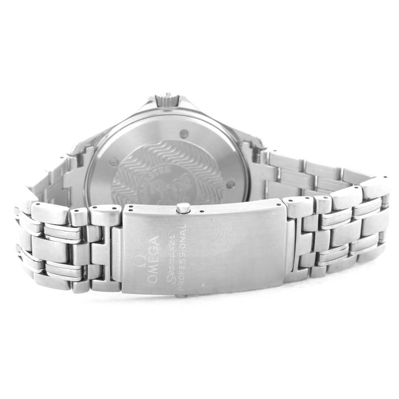 The image shows the back view of an Omega Seamaster 2531.80.00 Men
s Stainless Steel Blue Dial 2531.80.00 Men
s Stainless Steel Blue Dial watch, showcasing its clasp, bracelet, and case back.