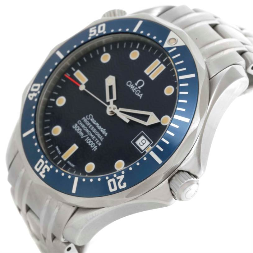 The image shows an angled close-up of an Omega Seamaster 2531.80.00 Men
s Stainless Steel Blue Dial 2531.80.00 Men
s Stainless Steel Blue Dial watch, focusing on the bezel, dial, and part of the bracelet.