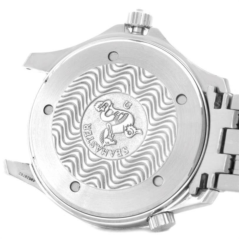 The image shows the case back and part of the bracelet of an Omega Seamaster 2531.80.00 Men
s Stainless Steel Blue Dial 2531.80.00 Men
s Stainless Steel Blue Dial watch from a bottom angle.