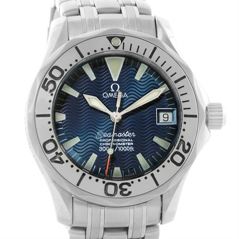 The image shows a frontal view of an Omega Seamaster 2554.80.00 Men
s Stainless Steel Blue Dial 2554.80.00 Men
s Stainless Steel Blue Dial watch, highlighting its dial, bezel, hands, and part of the metal bracelet.