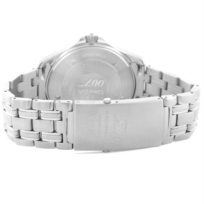 The image shows the back view of an Omega Seamaster 2537.80.00 Men
s Stainless Steel Blue Dial 2537.80.00 Men
s Stainless Steel Blue Dial watch, focusing on the bracelet and the clasp.