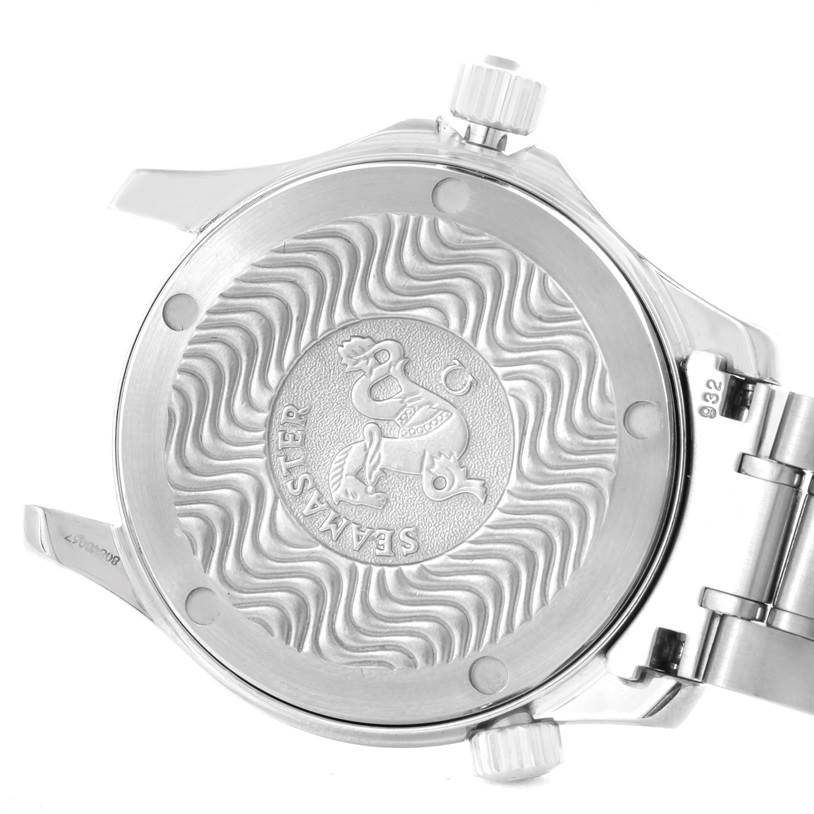 The image shows the case back of an Omega Seamaster 2551.80.00 Men
s Stainless Steel Blue Dial 2551.80.00 Men
s Stainless Steel Blue Dial watch, displaying its intricate design and logo.